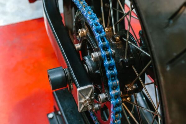 tension chaine moto tous les combien